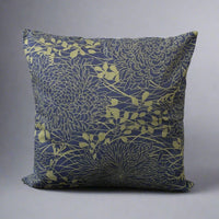 Chrysanthemums クッション - オリーブ／ダークブルー