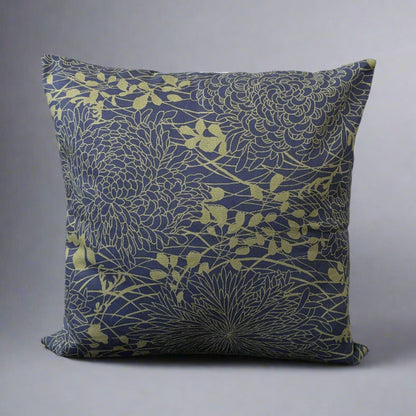 Chrysanthemums クッション - オリーブ／ダークブルー